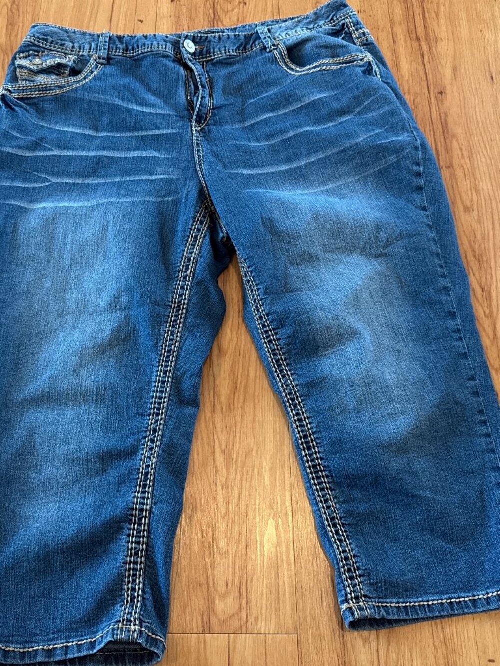 vCato Premium Classic Denim capri jeans Embellished Lace Bootcut Whiskering 22W